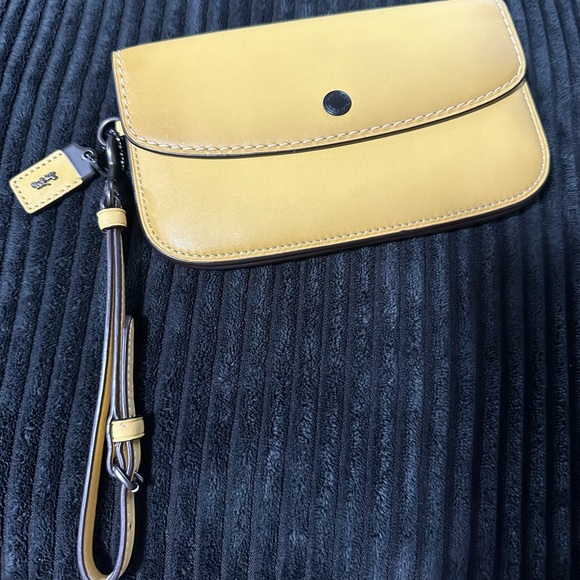 Coach Wristlet Yellow - Picture 1 of 5